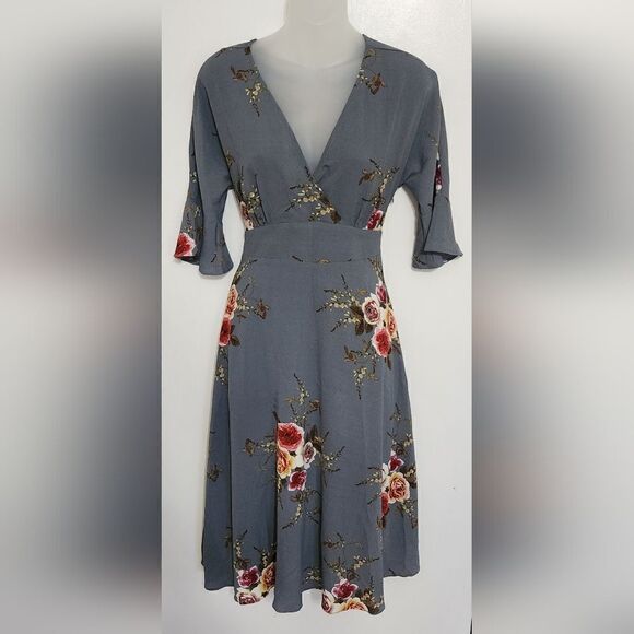 Esley Dresses & Skirts - Esley women's floral dress size s